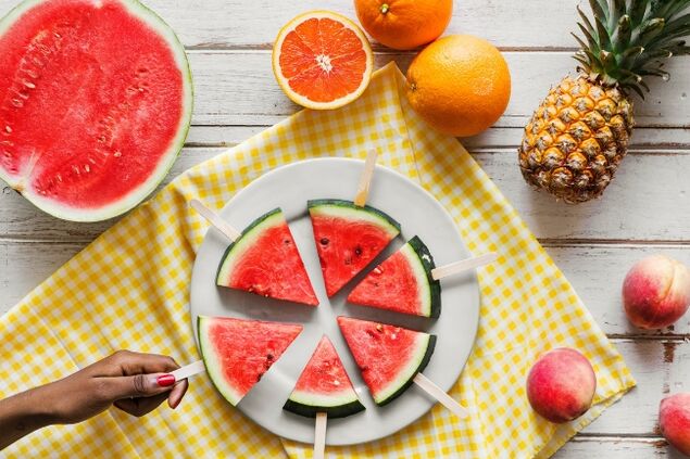 fette e frutta di anguria